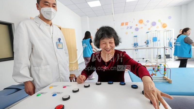 小型养老公寓护理人员配置：如何确保服务质量**